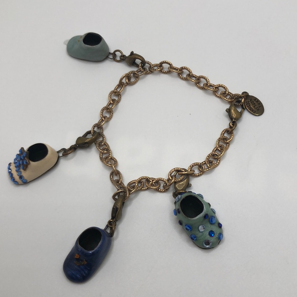 ANNE KOPLIK DESIGNS Bracelet with 4 charms. BABY SHOE CHARMS AKD